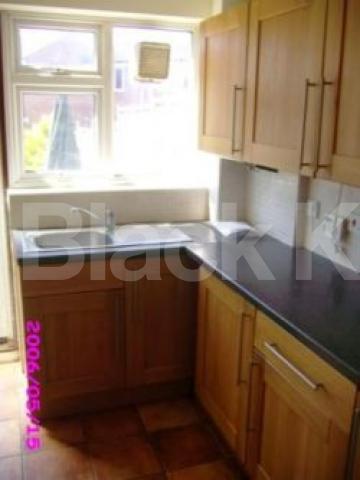 			2 Bedroom, 1 bath, 1 reception Terraced House			 Poplar Grove, FRIERN BARNET N11